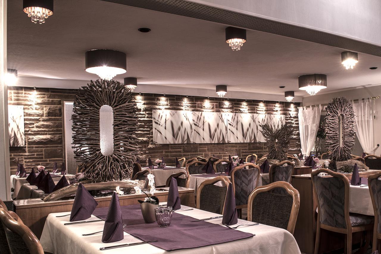 Restaurant Landgasthof Zum Wiesengrund Newel Exterior photo